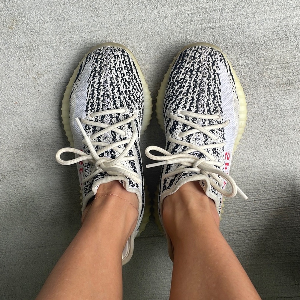 AUTHENTIC - Adidas Yeezy 350 v2 Zebra